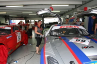 159 Heidi in der Box vom RWT Racing Team mit dem Mercedes SLS GT3 Flgeltrer