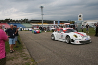 193 Jetzt gehts in die Einfhrungsrunde - Porsche 993 GT 2 hinter dem Porsche 997 mit Jrgen Hansen aus Dnemark