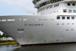309 Mit 43537 BRT ist die Balmoral vermutlich das grte Traumschiff das 2012 den NOK befahren hat